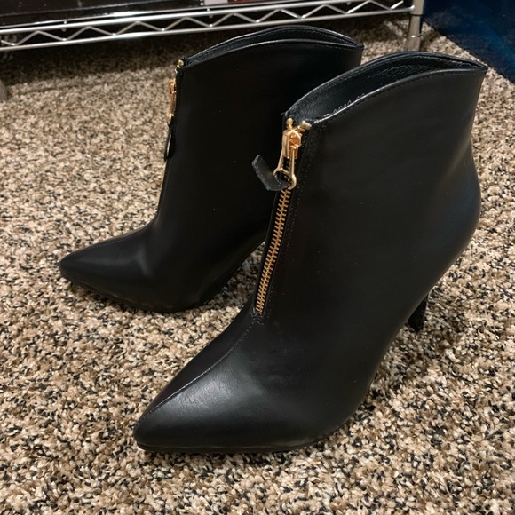 Pointed toe booties - Picture 3 of 5